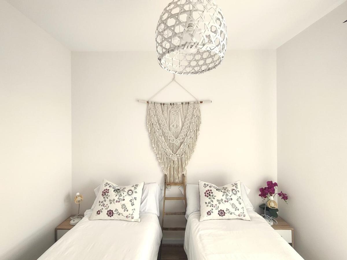 Atico Al Sol En Primera Linea De Playa Apartment โรตา ภายนอก รูปภาพ