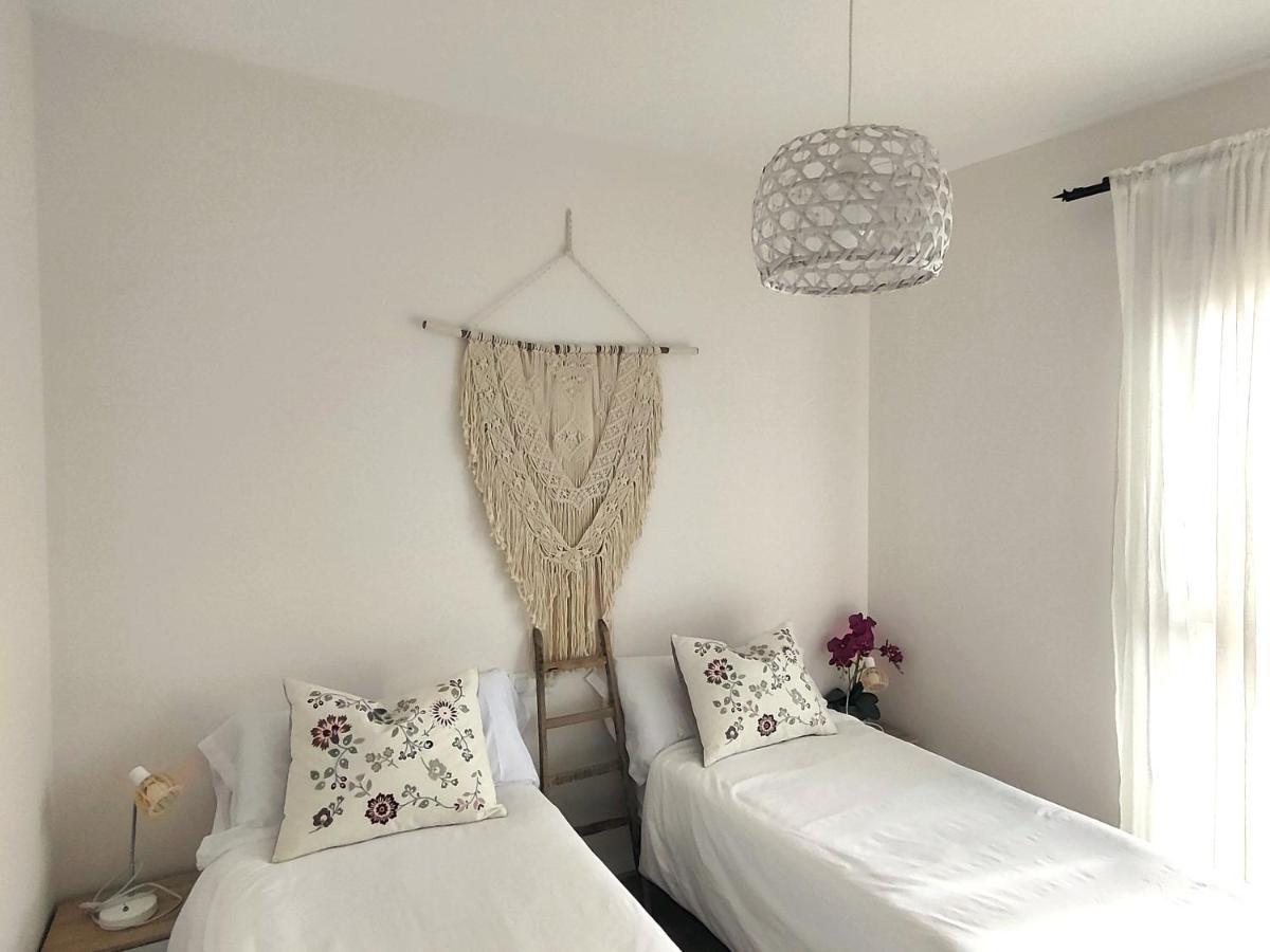 Atico Al Sol En Primera Linea De Playa Apartment โรตา ภายนอก รูปภาพ